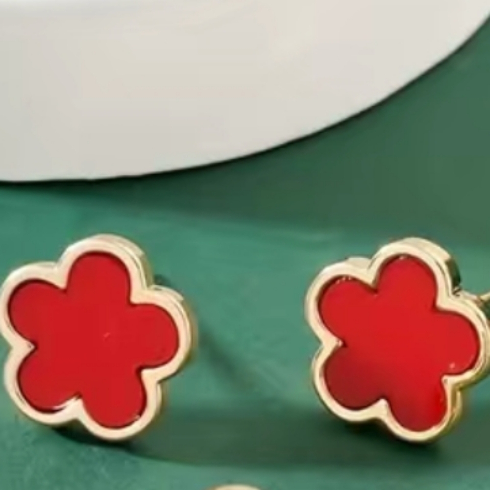 NWT Five Petals Flowers Stud Earrings in Red Enamel